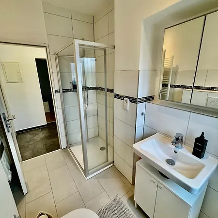 Apartament Fewo-palmtrees 3 - Grosse Und Moderne 2 Zimmerwohnung Mit Sued-west Balkon In Gladbeck-mitte Naehe Movie Park Und Arena Aufschalke *