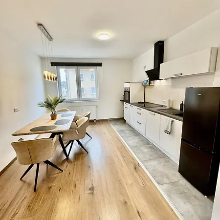 Apartament Fewo-palmtrees 3 - Grosse Und Moderne 2 Zimmerwohnung Mit Sued-west Balkon In Gladbeck-mitte Naehe Movie Park Und Arena Aufschalke