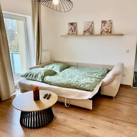 Fewo-palmtrees 3 - Grosse Und Moderne 2 Zimmerwohnung Mit Sued-west Balkon In Gladbeck-mitte Naehe Movie Park Und Arena Aufschalke