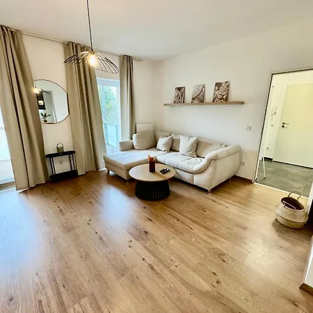 Fewo-palmtrees 3 - Grosse Und Moderne 2 Zimmerwohnung Mit Sued-west Balkon In Gladbeck-mitte Naehe Movie Park Und Arena Aufschalke * Gladbeck