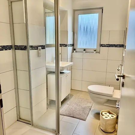 Fewo-palmtrees 3 - Grosse Und Moderne 2 Zimmerwohnung Mit Sued-west Balkon In Gladbeck-mitte Naehe Movie Park Und Arena Aufschalke *