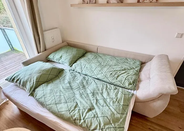 Fewo-palmtrees 3 - Grosse Und Moderne 2 Zimmerwohnung Mit Sued-west Balkon In Gladbeck-mitte Naehe Movie Park Und Arena Aufschalke