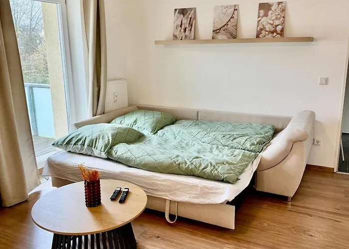 Fewo-palmtrees 3 - Grosse Und Moderne 2 Zimmerwohnung Mit Sued-west Balkon In Gladbeck-mitte Naehe Movie Park Und Arena Aufschalke