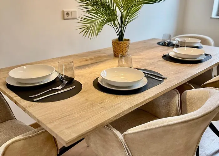 Fewo-palmtrees 3 - Grosse Und Moderne 2 Zimmerwohnung Mit Sued-west Balkon In Gladbeck-mitte Naehe Movie Park Und Arena Aufschalke Appartement Gladbeck