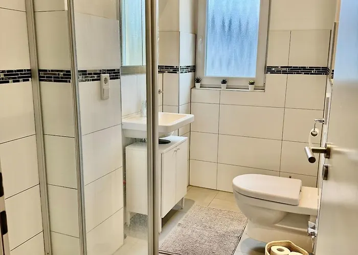 Fewo-palmtrees 3 - Grosse Und Moderne 2 Zimmerwohnung Mit Sued-west Balkon In Gladbeck-mitte Naehe Movie Park Und Arena Aufschalke *